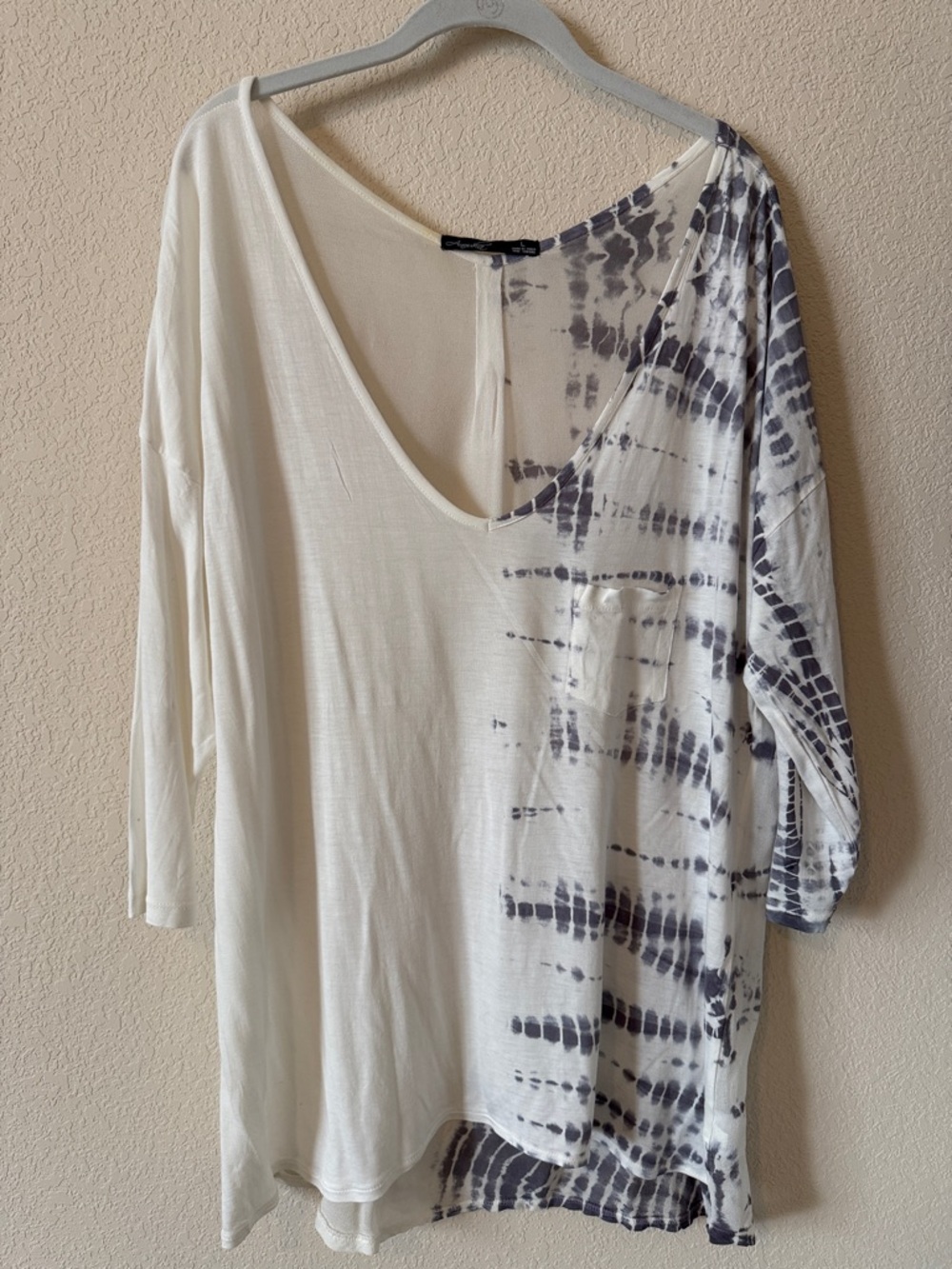 Lightweight Ivory Tie-Dye V-Neck Resort Wear/Cover Up